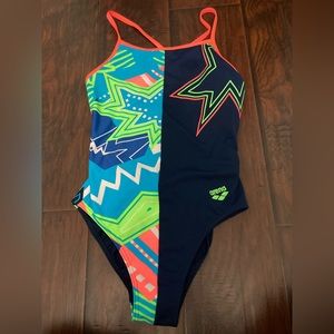 Arena bathing suit size 28